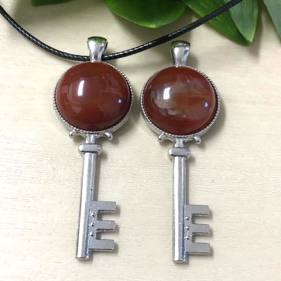 Red Agate Natural Stone Key Shaped Pendant Necklace Healing Gemstone Pendant - Picture 2 of 2